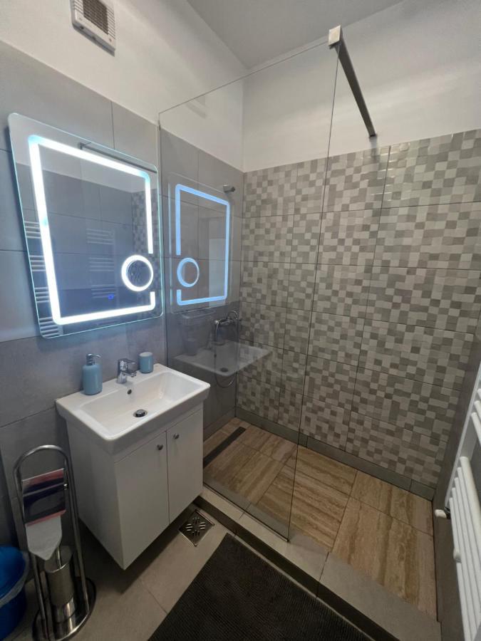 Emi Apartment Mamaia Navodari Exterior photo